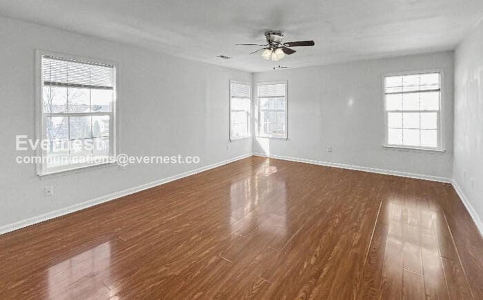 Building Photo - 800 Fairwood Dr