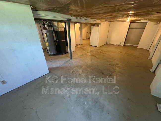 Building Photo - 10905 E 47th St