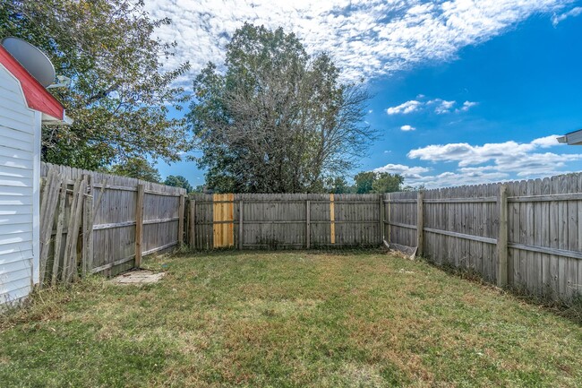 Building Photo - Charming 3-Bedroom Townhouse in Chesapeake