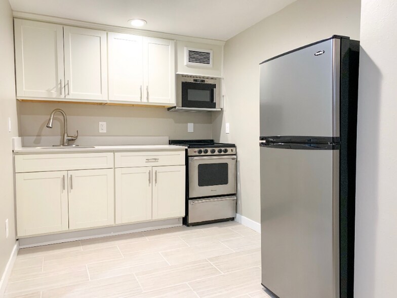 Building Photo - 3945 S Elmgrove St