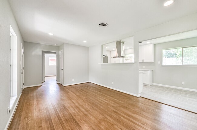 Building Photo - 9631 Bundy Ln