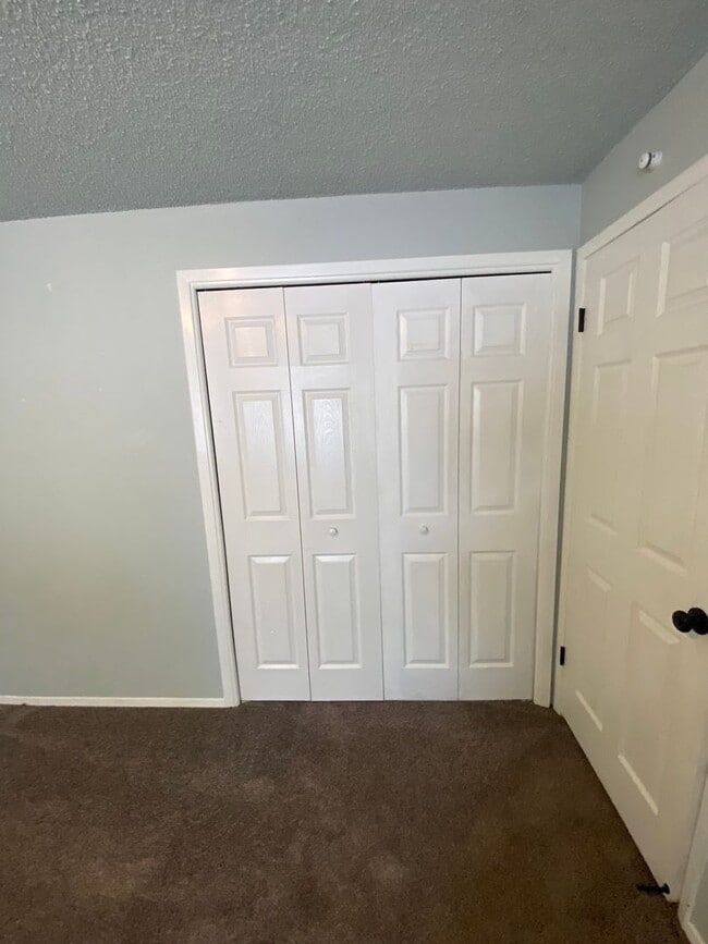 Building Photo - Ready first of June / 3 bedroom 2 bathroom...