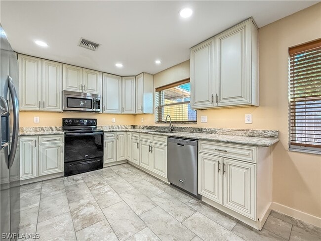 Building Photo - 2115 St Croix Ave