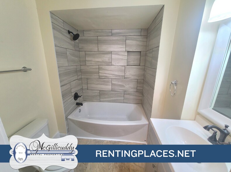 Building Photo - 2097 Heckle St