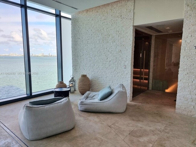 Building Photo - 3131 NE 7th Ave