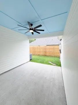 Building Photo - 2240 Caroline St