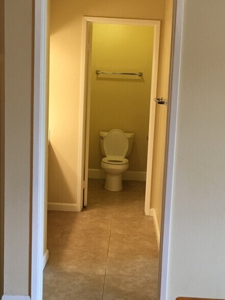 Building Photo - 5051 La Jolla Blvd