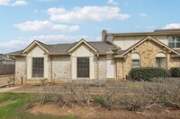 Building Photo - 10 T Huxley Ln