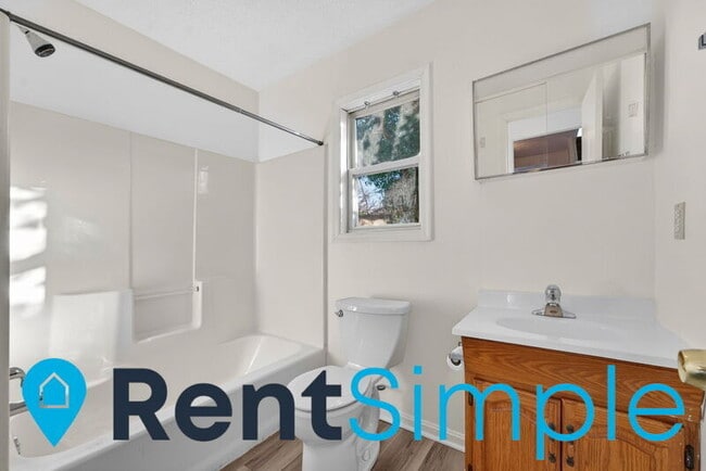 Building Photo - 430 Chase St