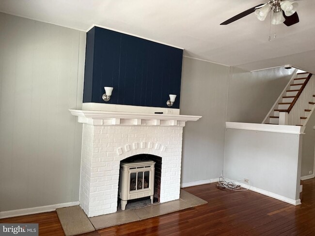 Building Photo - 15 E Brown St