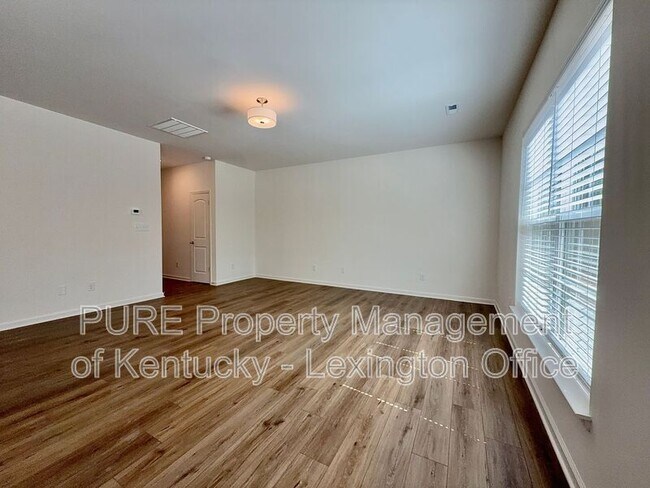 Building Photo - 852 Halford Pl