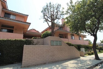 Building Photo - Quaint Gated Community near Pacific View Mall