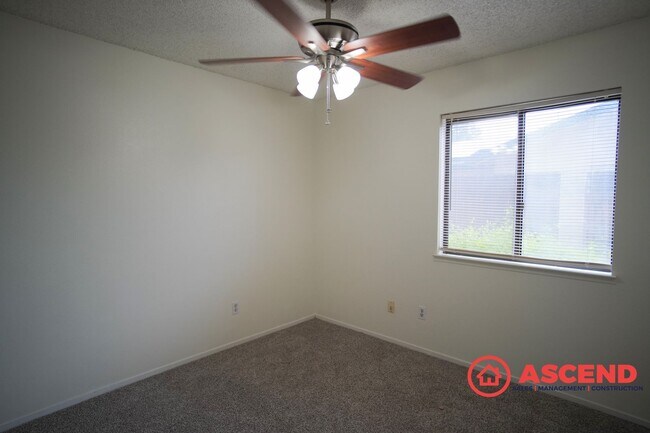 Building Photo - Cozy Southwest 3 Bedroom 2 Bath Home Comin...