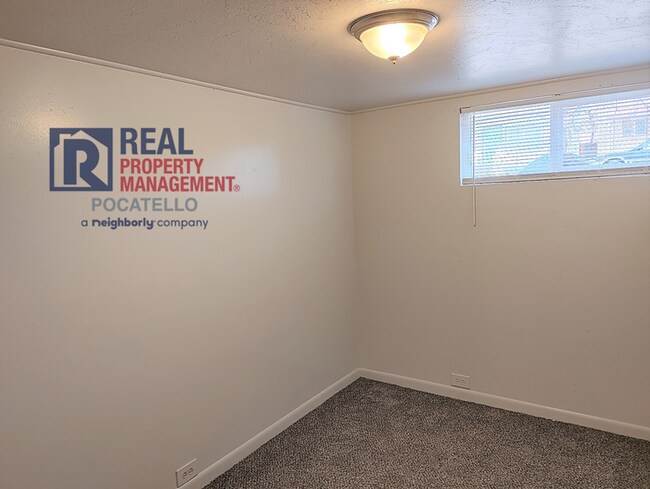 Building Photo - 355 S Hayes Ave