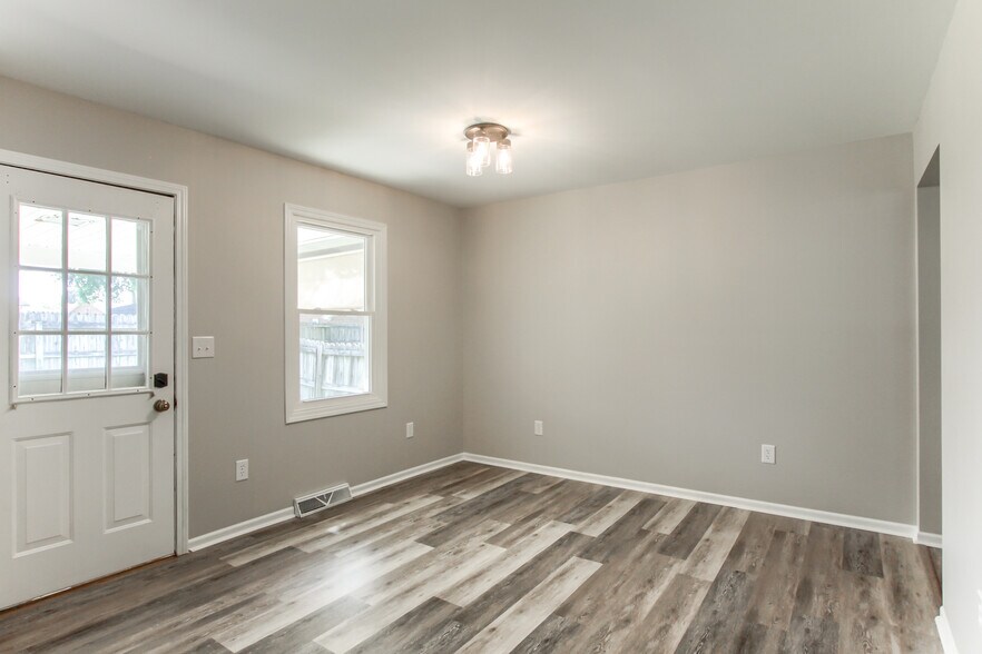 Building Photo - 1007 Northfield Dr