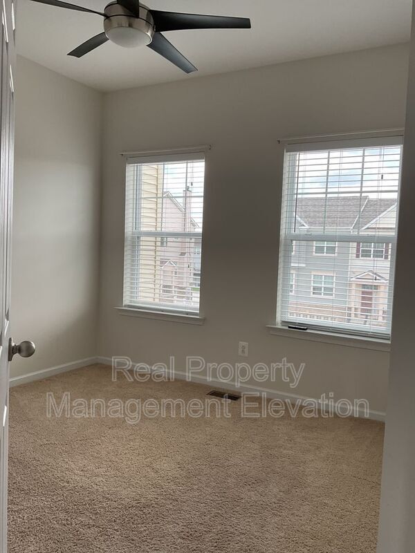 Building Photo - 111 Kingsley Dr