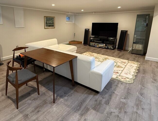 Building Photo - 44 Rolling Ln