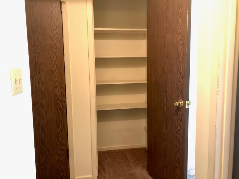 Building Photo - 2006 NW Hickory Ln