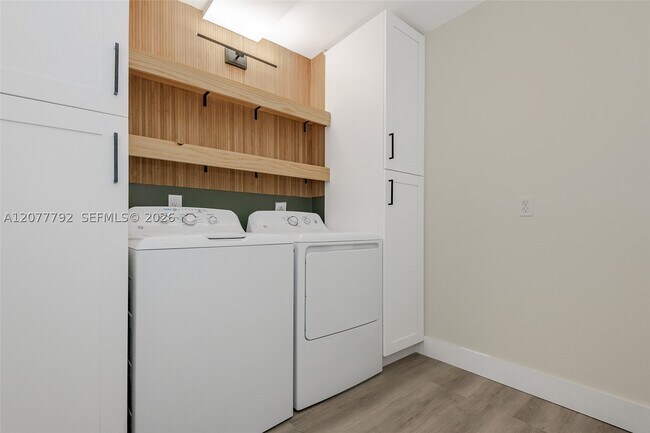 Building Photo - 1709 Whitehall Dr
