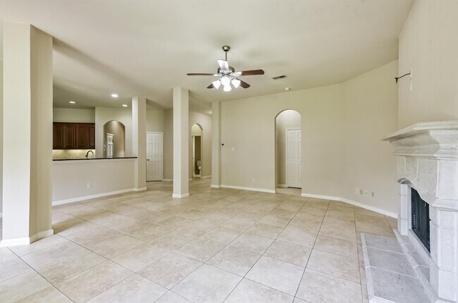 Building Photo - 15914 Cedar Shores Ln