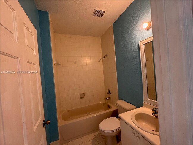 Building Photo - 2525 SE 15th Pl