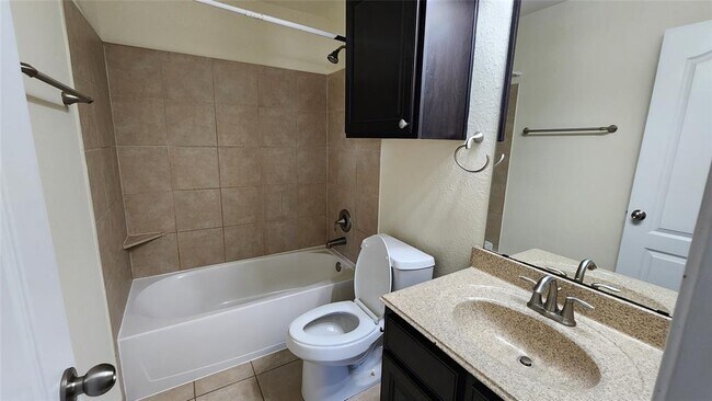 Building Photo - 2318 Nashmor Dr