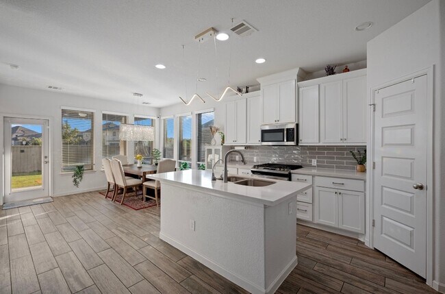 Building Photo - 213 Freeman Loop