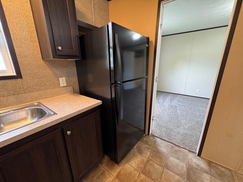 Building Photo - 48580 Pineview Dr