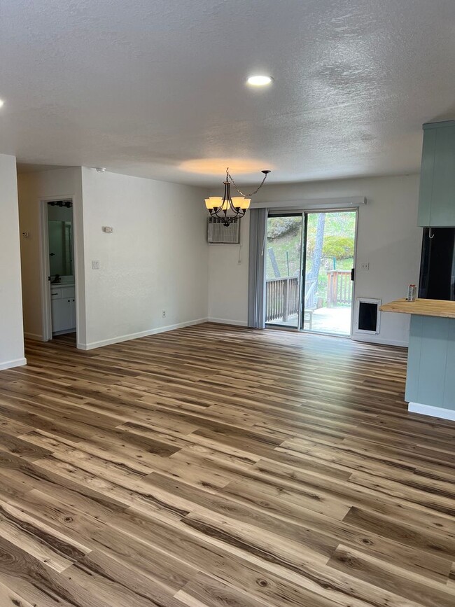 Building Photo - Three Bedroom Pioneer Home