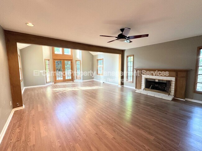 Building Photo - 750 Vinemead Dr