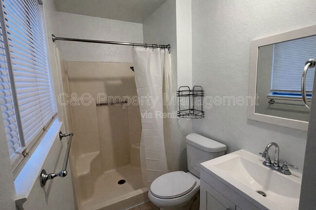 Building Photo - 600 Lorelei Ln