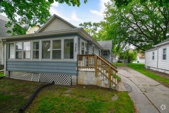 Building Photo - 4 Bed 1 Bath Single Family Home