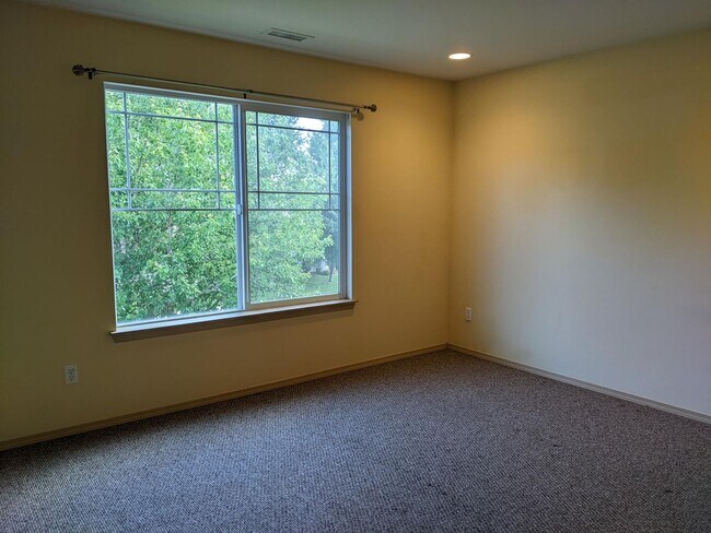Building Photo - Upgraded Home in DuPont