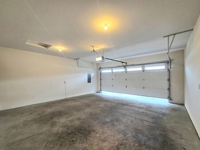 Building Photo - 1704/1706 Danny Boy Ln. Duplex