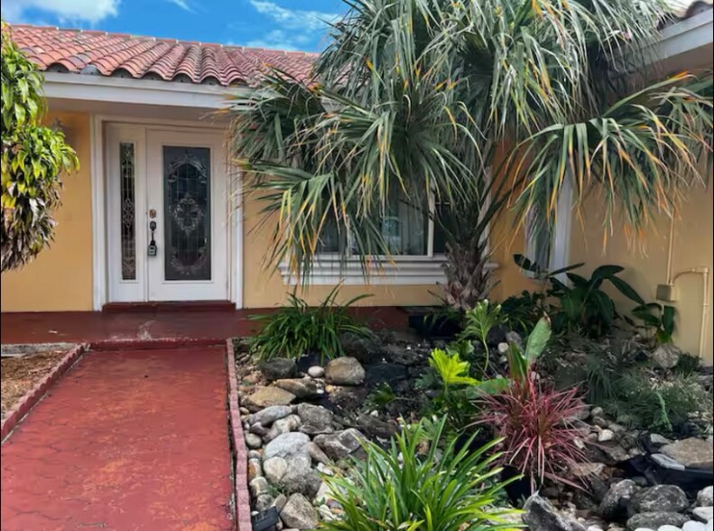 Primary Photo - 5760 NW 200th St
