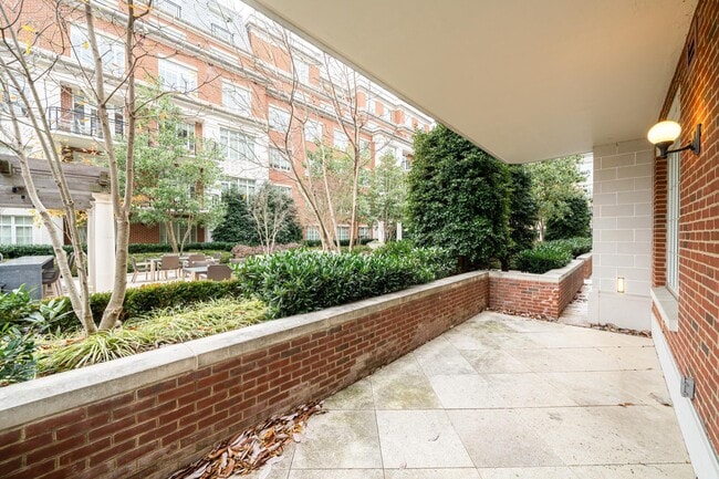 Building Photo - 6900 Fleetwood Rd