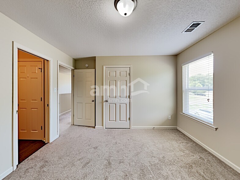 Building Photo - 6620 Hollister Ln