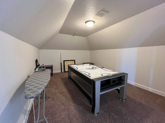 Building Photo - Elegant 4-Bedroom Luxury Home with Panoram...