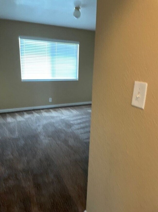 Building Photo - Lease Your Dream Home in the Country!