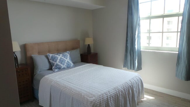 Building Photo - 610 Clematis St