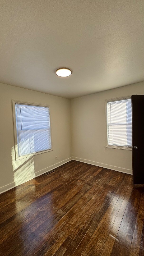 Building Photo - 2162 Vermont St