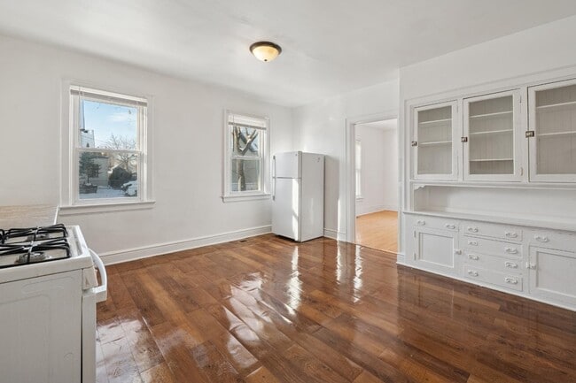 Building Photo - 1734 W Clarke St