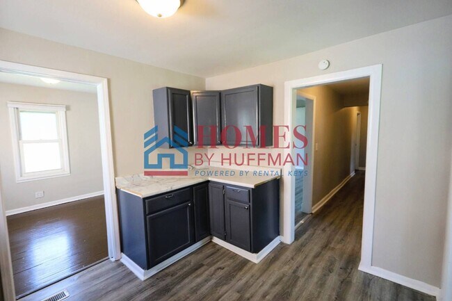 Building Photo - 2211 Frisse Ave