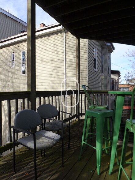 Building Photo - 123 Centre St