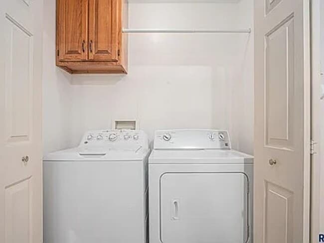 Building Photo - Charming 3-Bedroom Twin Home — 904?E?Jane?...