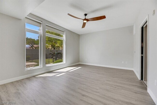Building Photo - 8925 W Flamingo Rd