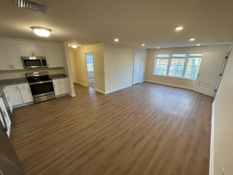 Building Photo - 540 Northend Dr