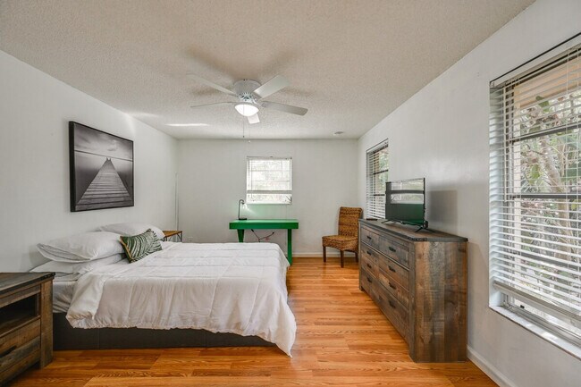 Building Photo - 4261 Pearl Harbor Dr