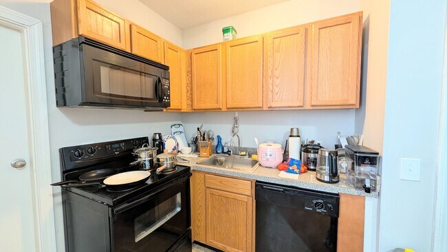 Building Photo - Modern Allston 2-bed, 1-bath Minutes from Packard's Corner