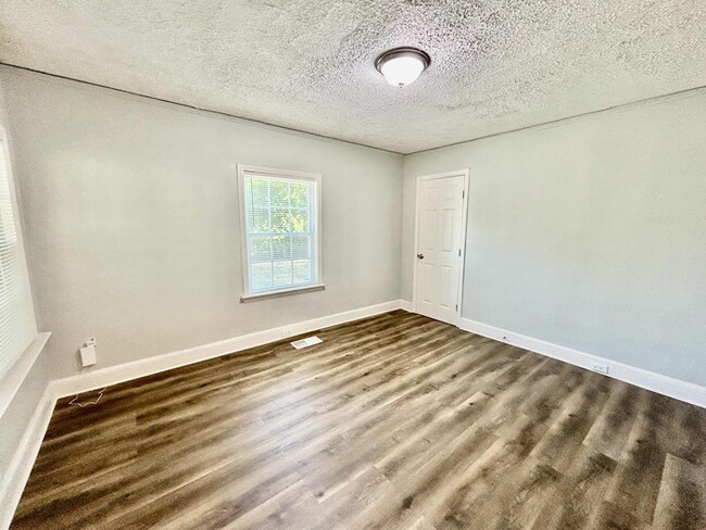 Building Photo - 29 Chappell Rd NW